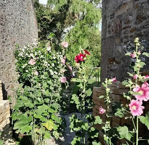 Tante Jeanne Holiday home Reville