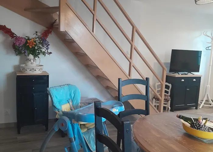 Tante Jeanne Holiday home Reville